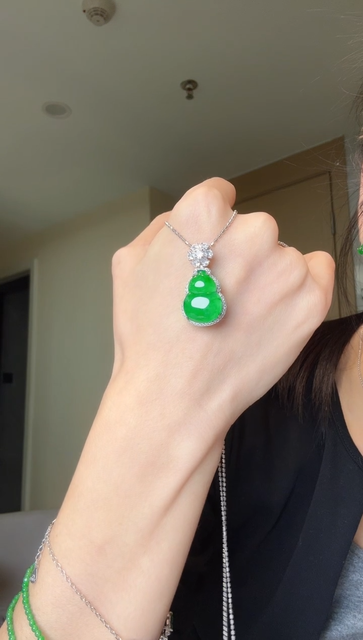 【闪购商品】翡翠吊坠(不含链)银S925镶嵌天然翡翠吊坠