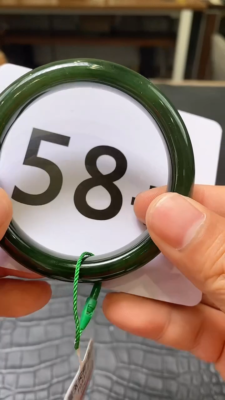 【闪购商品】和田玉碧玉手镯未镶嵌一个