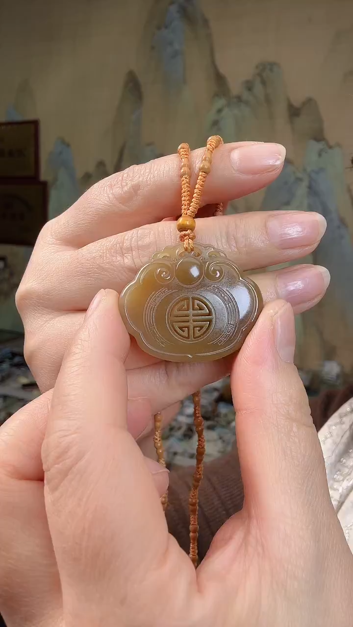 颈饰未镶嵌和田玉.