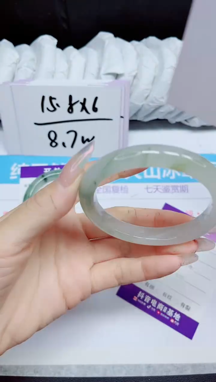 石英质玉手镯未镶嵌395