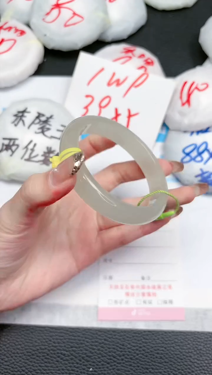 【闪购商品】石英质玉手镯未镶嵌228-58.5