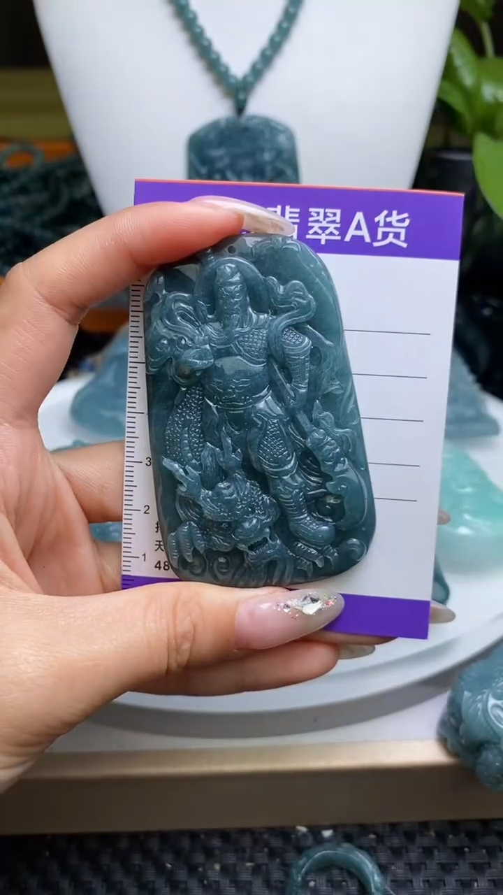 【闪购商品】翡翠未镶嵌颈饰         