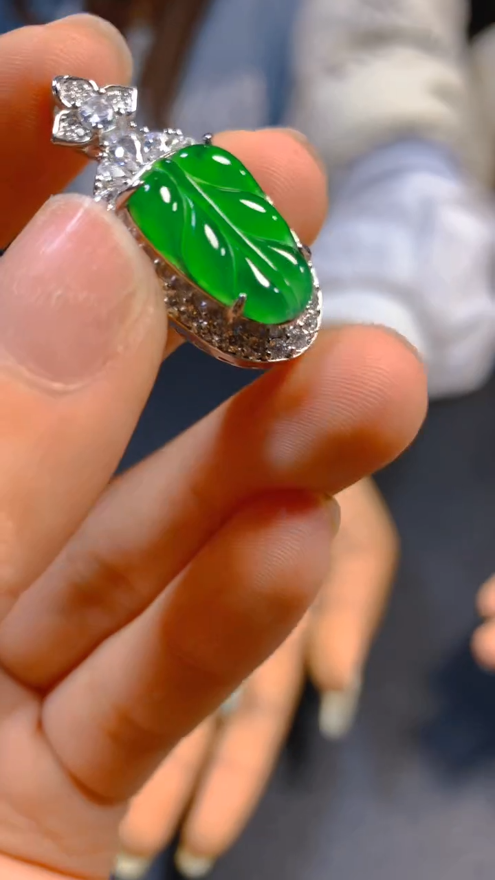 【闪购商品】翡翠吊坠(赠链)未镶嵌0212977883多样性发一