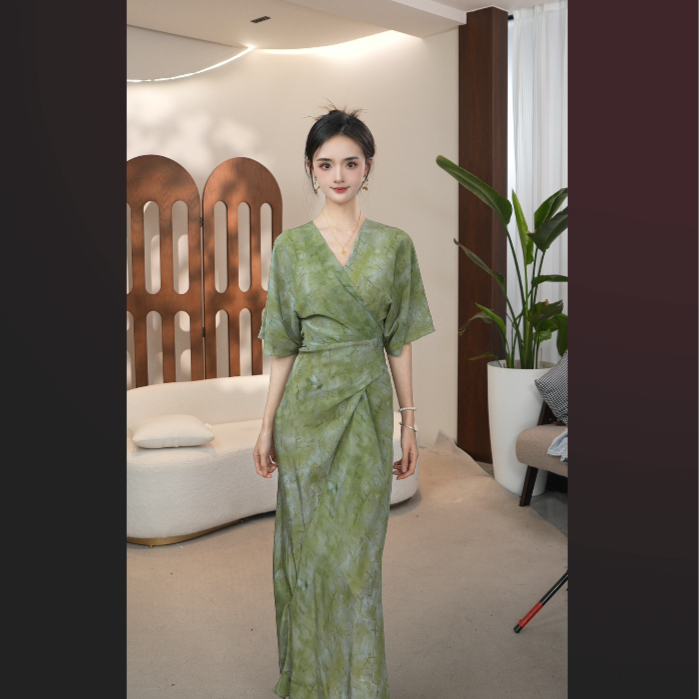 《束口水》100桑蚕丝V领中袖收腰设计师系带长裙女连衣裙25SS519D