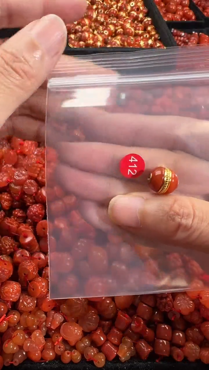 南红玛瑙未镶嵌颈饰1