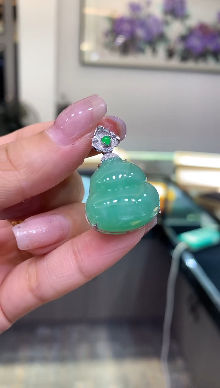 翡翠18K金镶嵌吊坠(不含链)葫芦