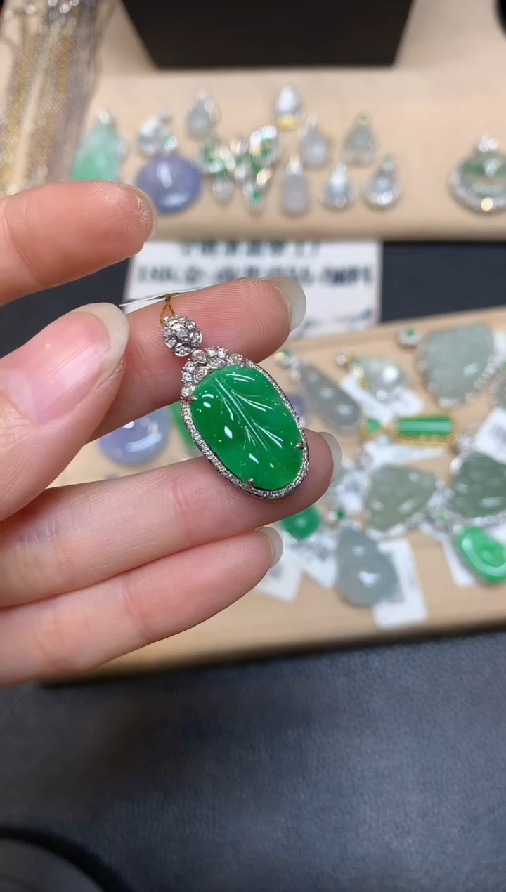 【闪购商品】翡翠颈饰18K金镶嵌树叶【无服务费