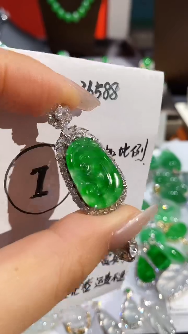 【闪购商品】翡翠吊坠(赠链)银S925镶嵌吊坠