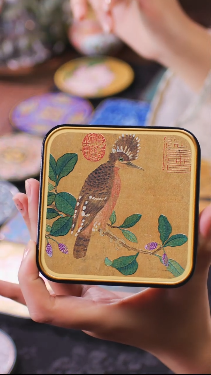 壹藏贰宝戴胜图案杯垫一片