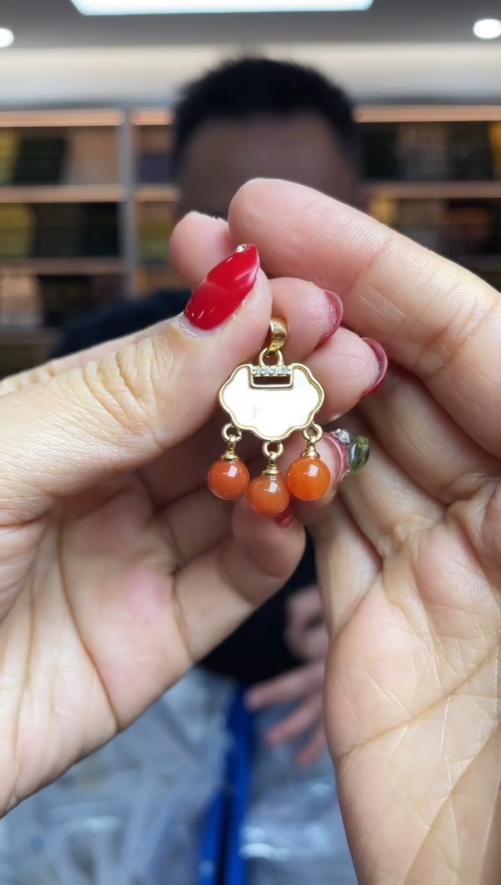 【闪购商品】南红玛瑙`未镶嵌多样性发一件