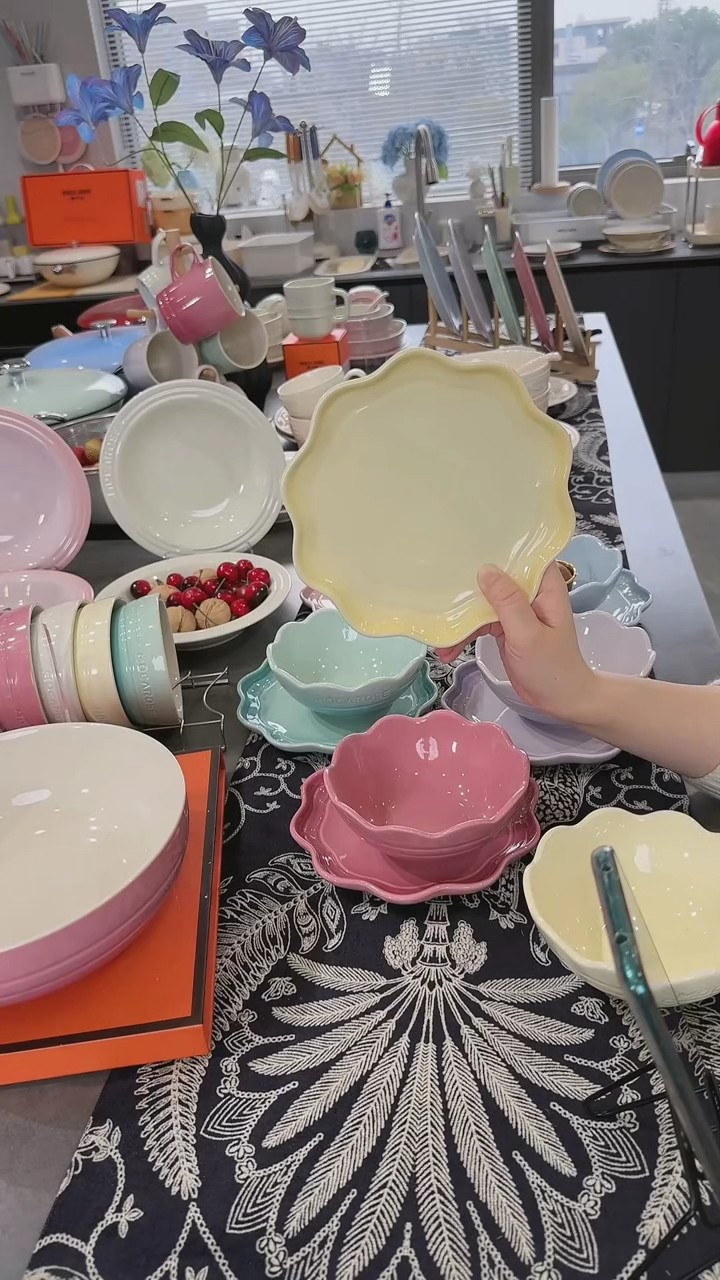 【闪购商品】瓷炻彩花边盘18CM-鹅绒黄