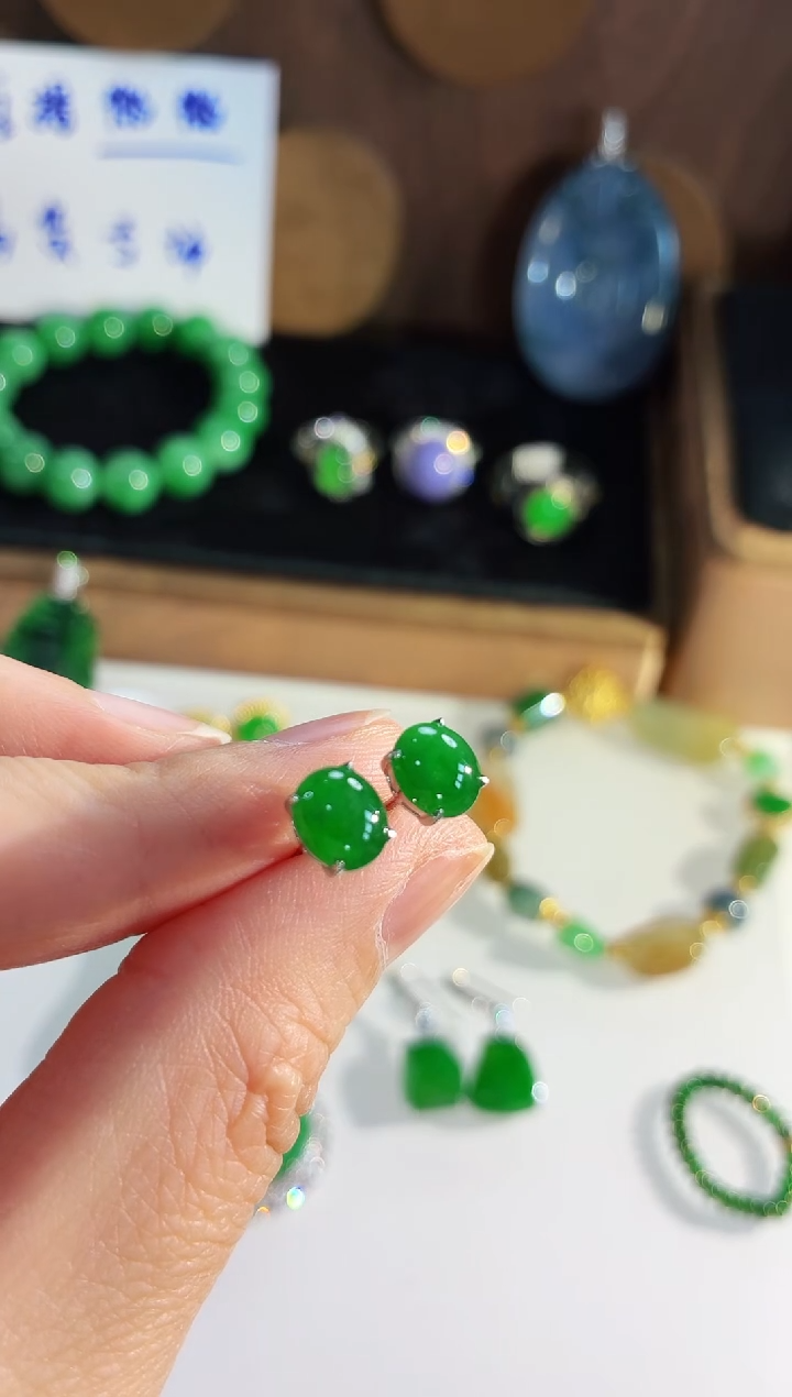 18K金镶嵌翡翠耳饰耳饰