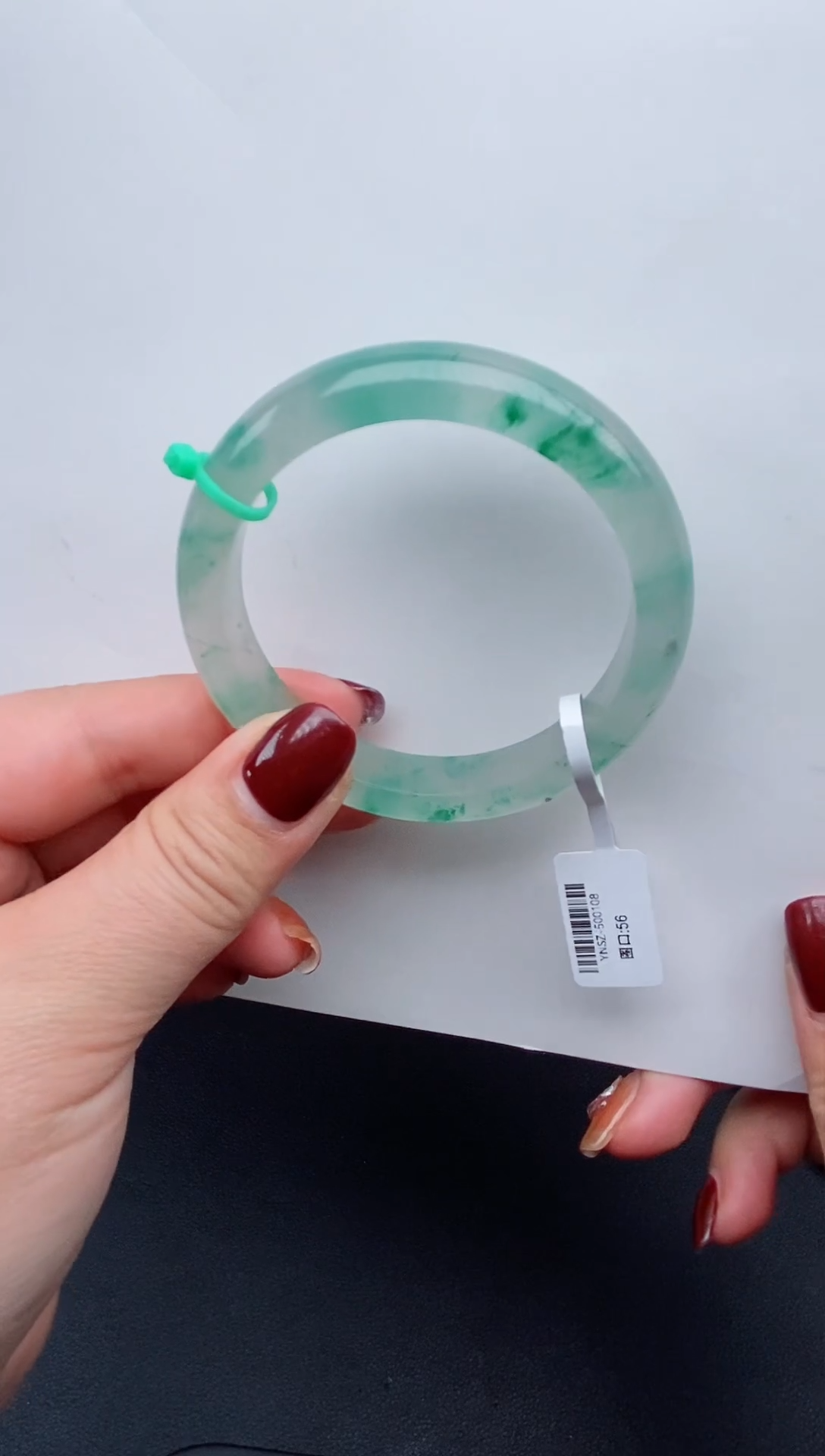 【闪购商品】石英质玉手镯未镶嵌16（非洲翠）