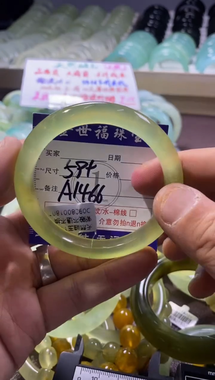 未镶嵌蛇纹石玉手镯1