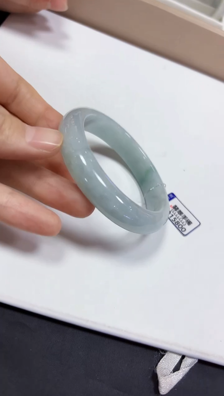 【闪购商品】翡翠颈饰未镶嵌56手镯
