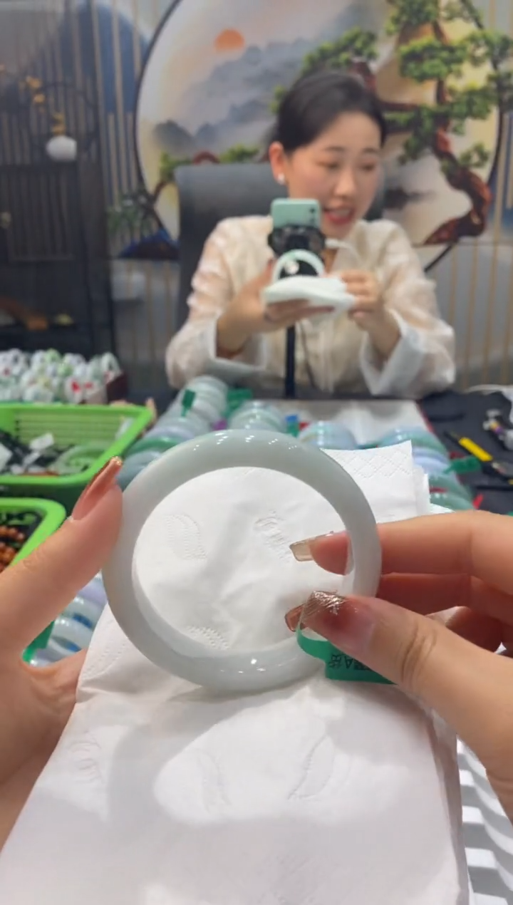 【闪购商品】翡翠手镯未镶嵌00007835