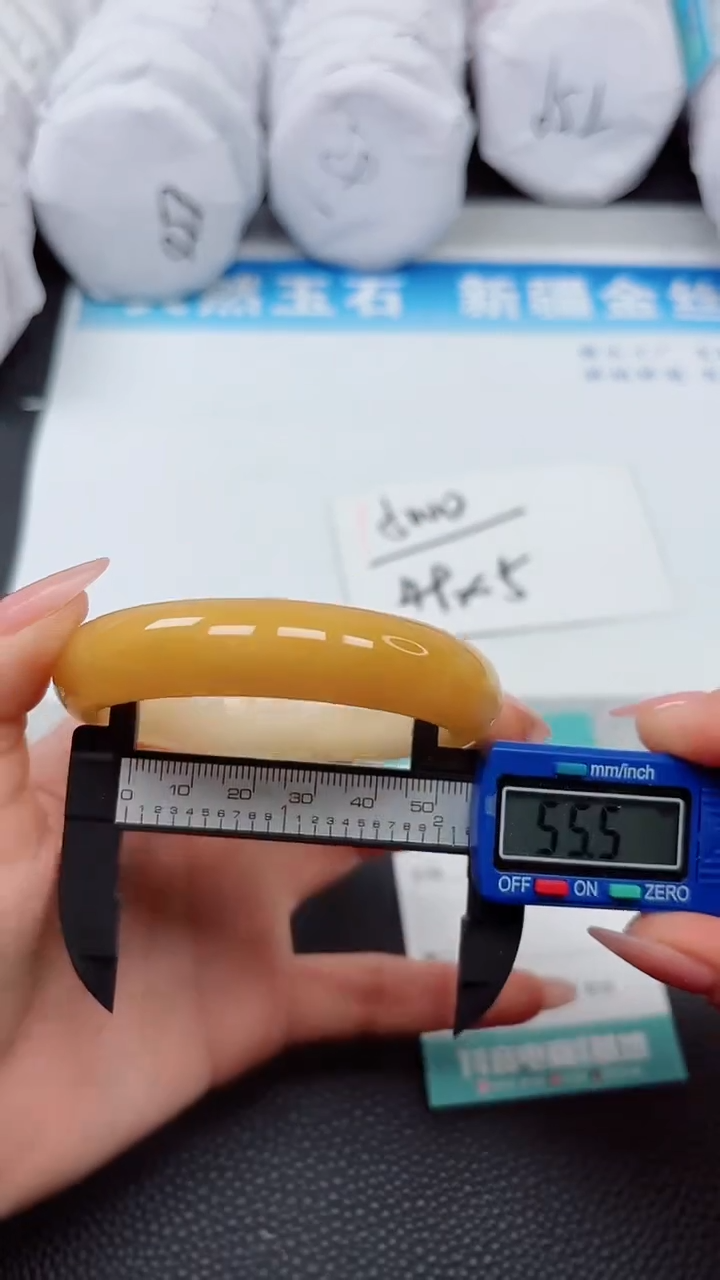 【闪购商品】石英质玉手镯未镶嵌A387