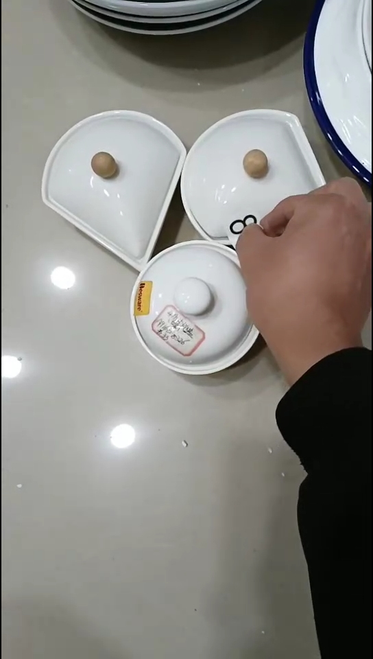 陶瓷874三个带盖的