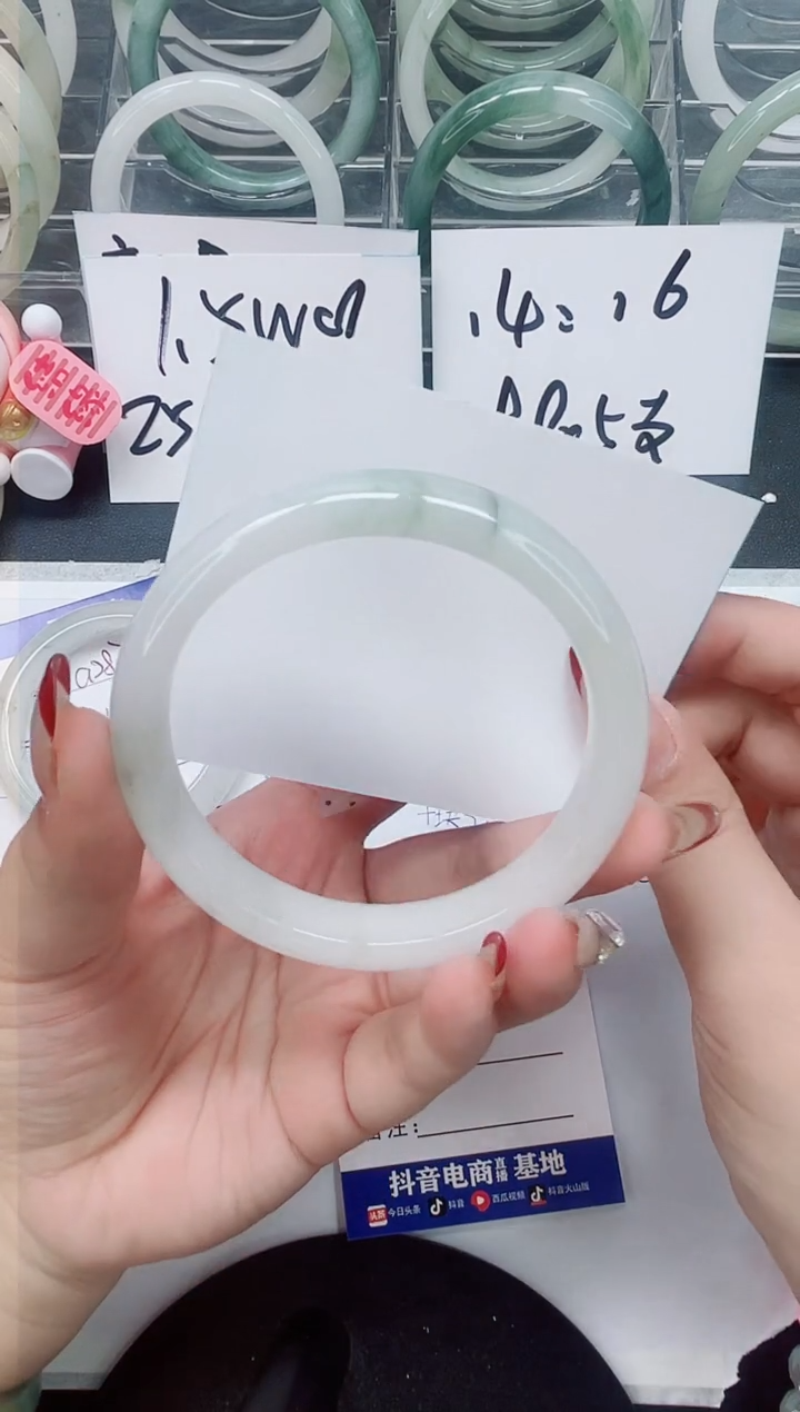 【闪购商品】石英质玉手镯未镶嵌a288