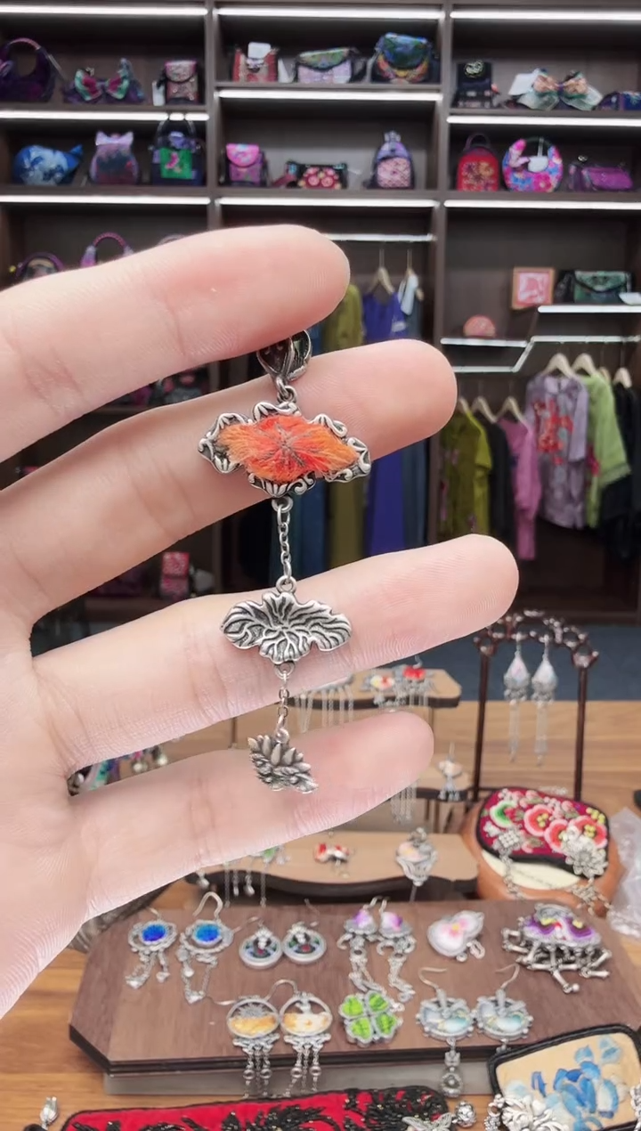 织绣103蒙阿苏苗绣传承店