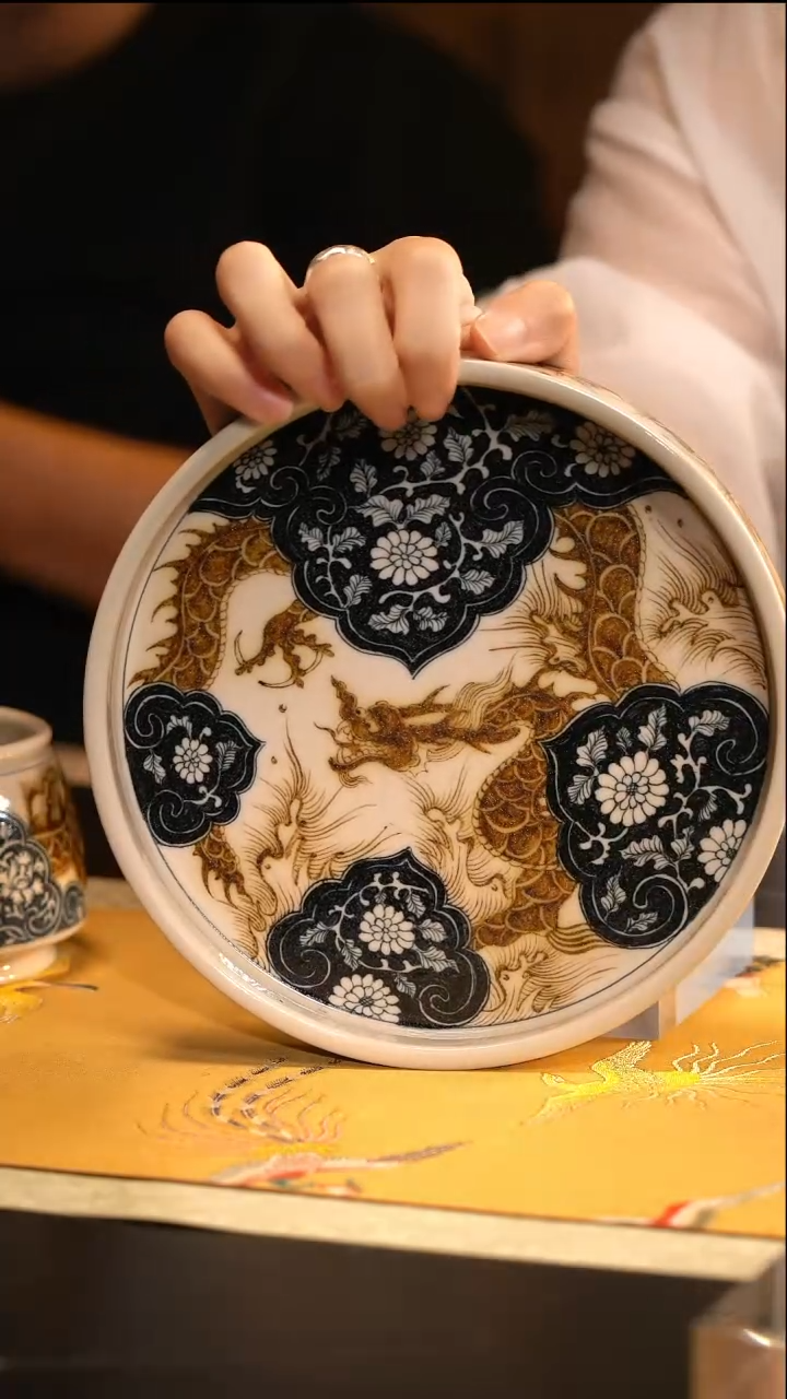 预售十五天先发茶巾 LQT立勤堂青花釉里金如意穿花金龙直口壶承