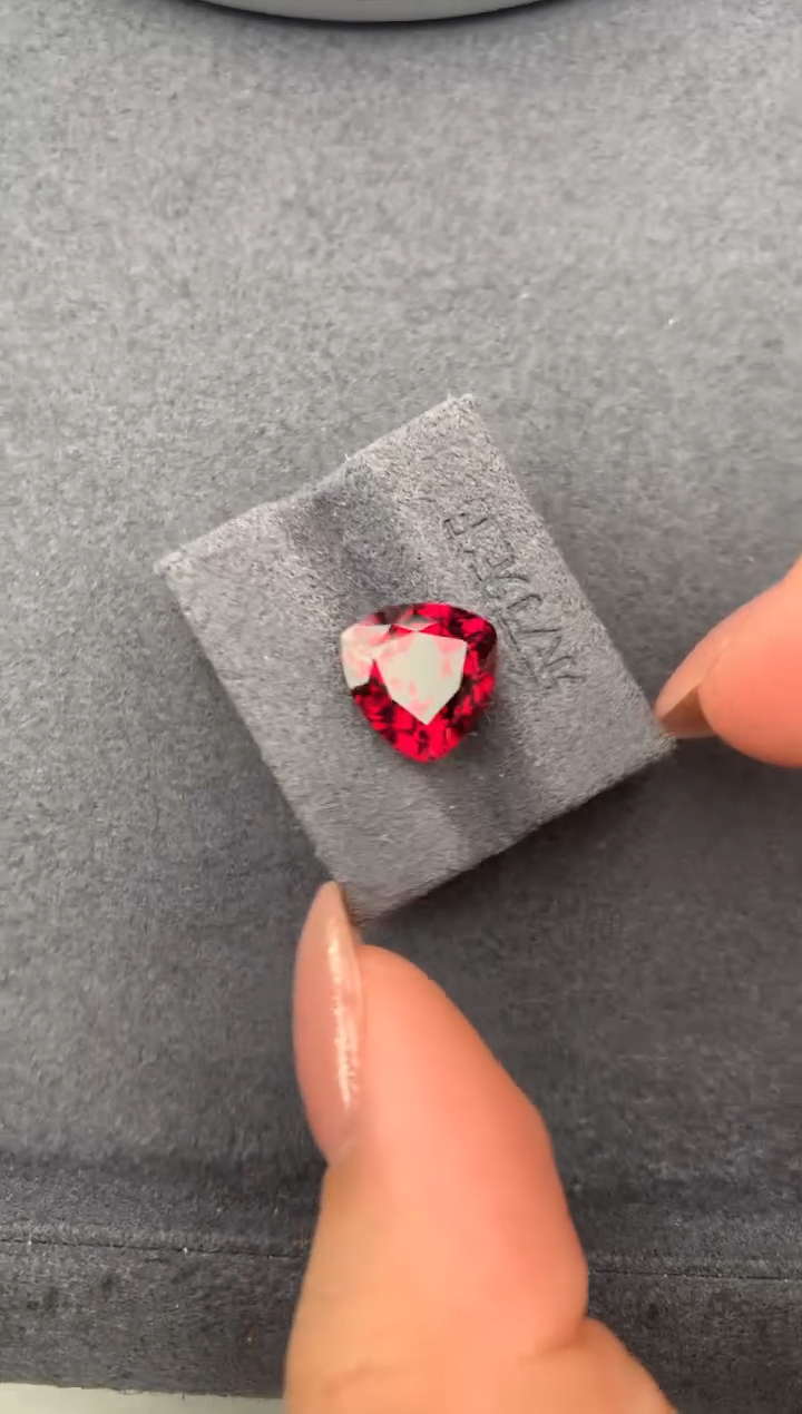 未镶嵌裸石石榴石5.5ct 镁铝榴石 定制 FH