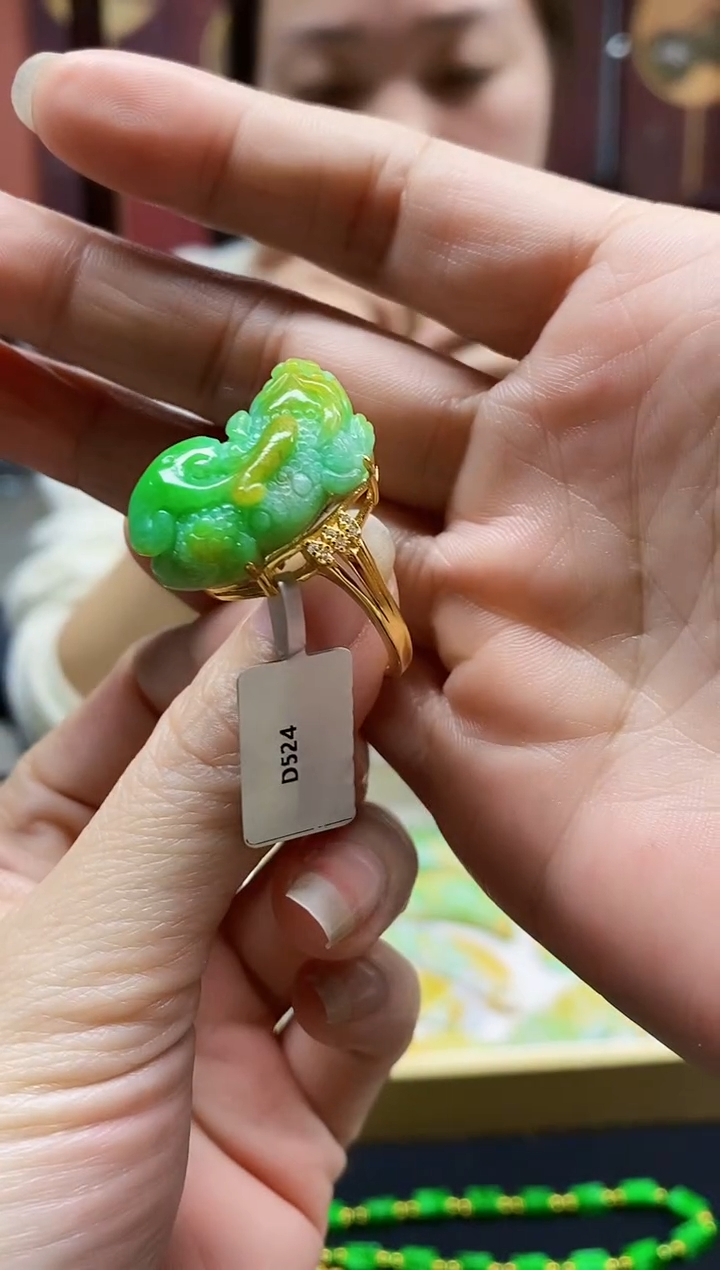 颈饰未镶嵌翡翠翡翠戒指-103