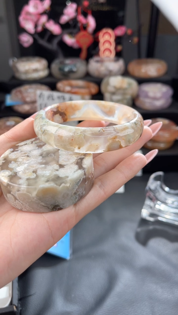 【闪购商品】石英质玉手镯未镶嵌59