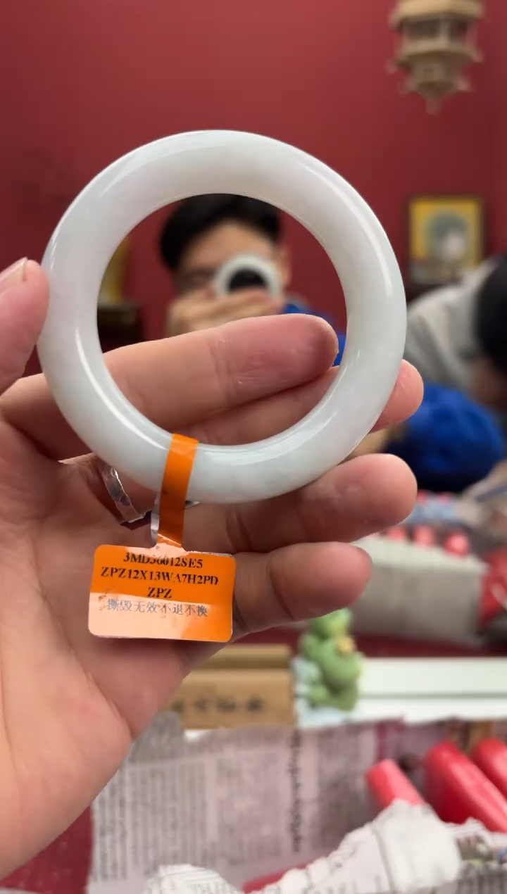 【闪购商品】翡翠手镯（圆镯）未镶嵌34手镯