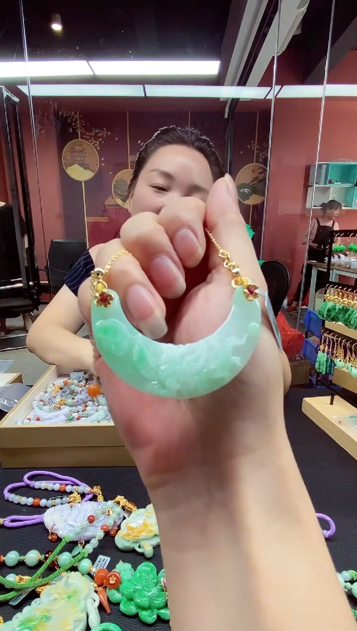 翡翠未镶嵌颈饰翡翠吊坠