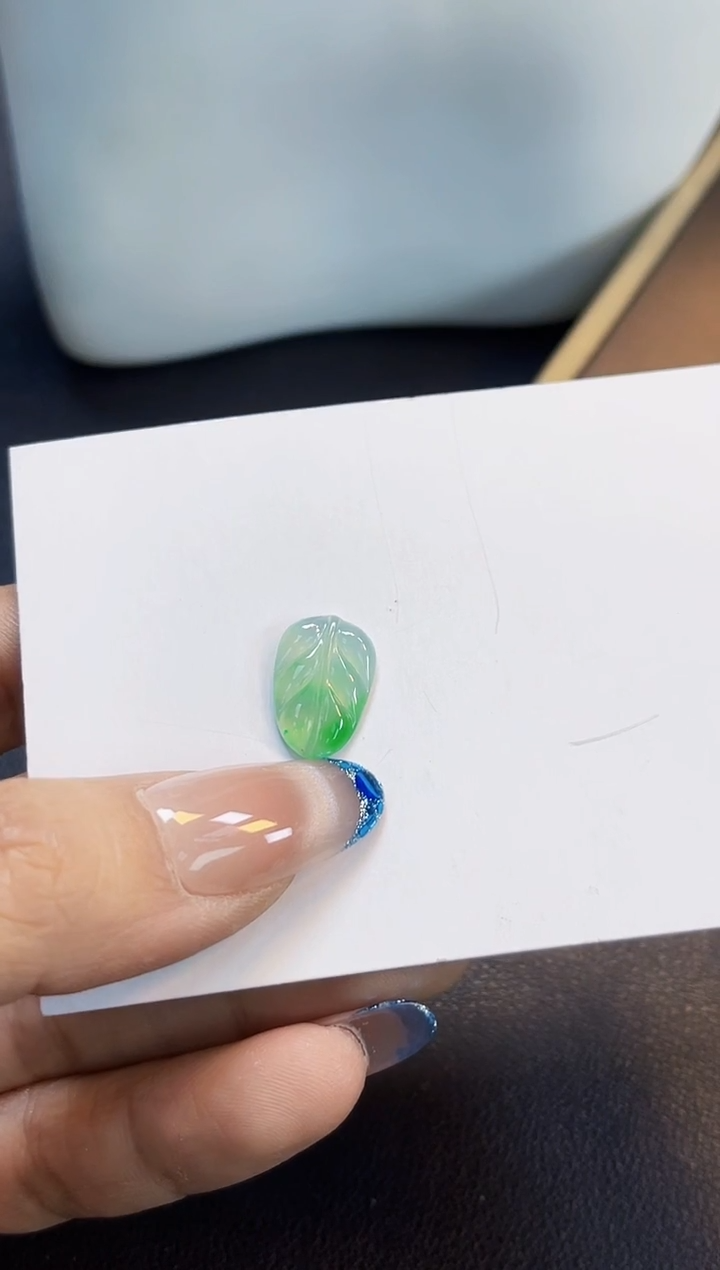 裸石翡翠XG008阳绿叶子15*10*3.1