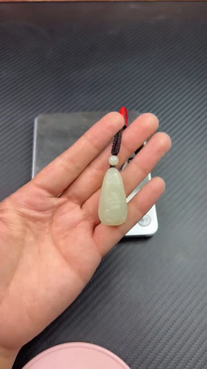 【闪购商品】和田玉吊坠(赠链)未镶嵌且末微色差迪克兰一细