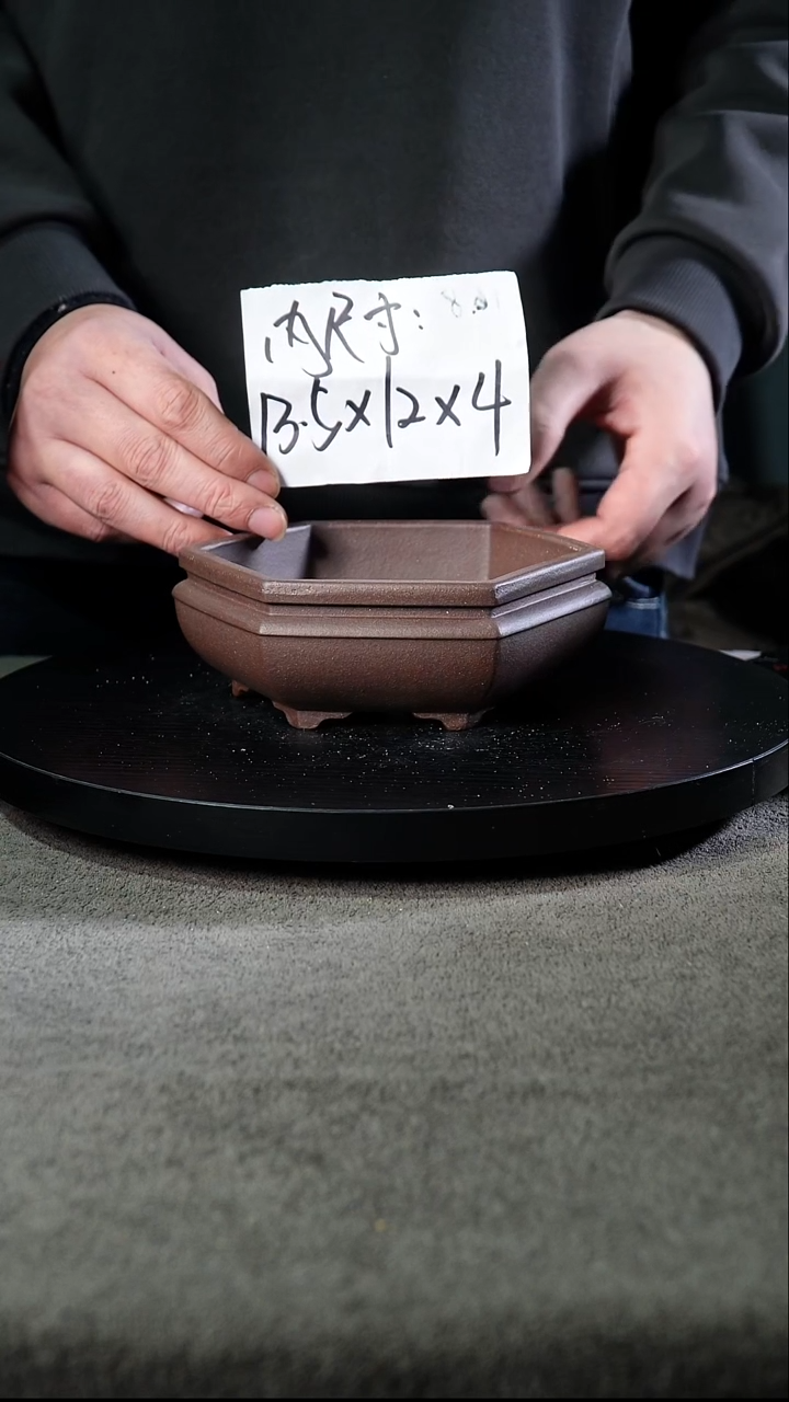 A宜兴紫砂小花盆