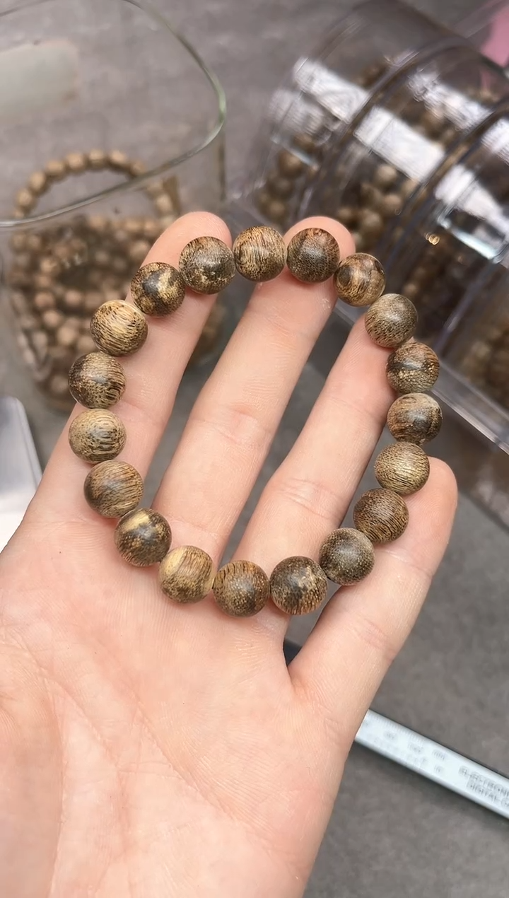 【闪购商品】沉香手串100号海南黑油格多样性发货1条