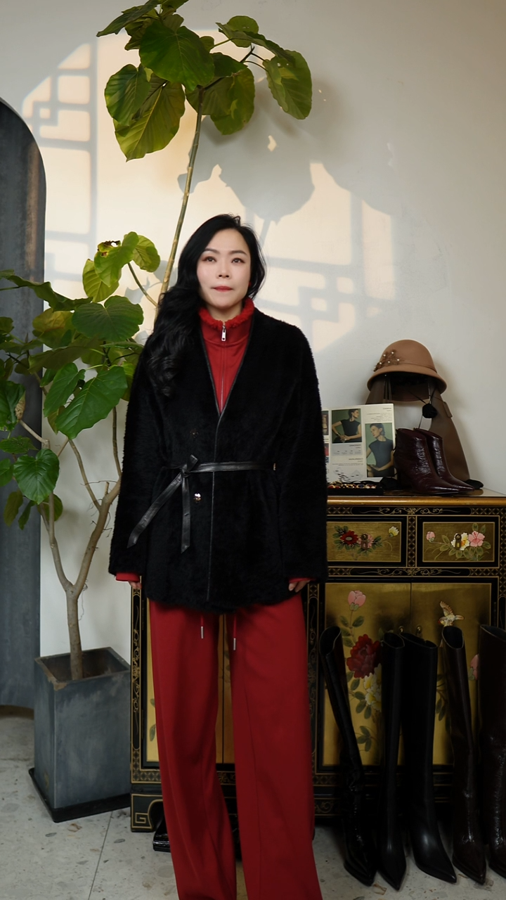 M码，高定一手长皮毛一体，黑色