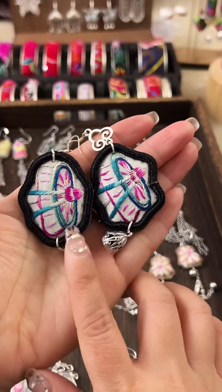 【闪购商品】织绣民族风老绣饰品171