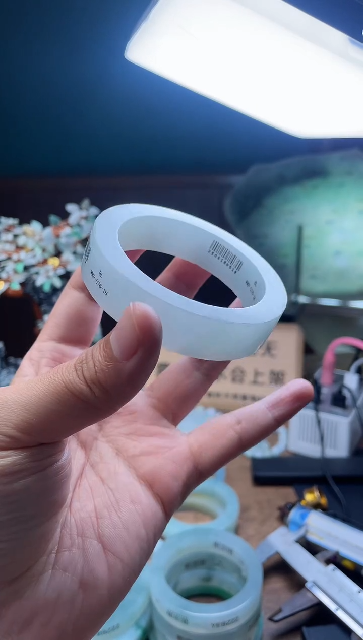 【闪购商品】定制翡翠手镯未镶嵌定制