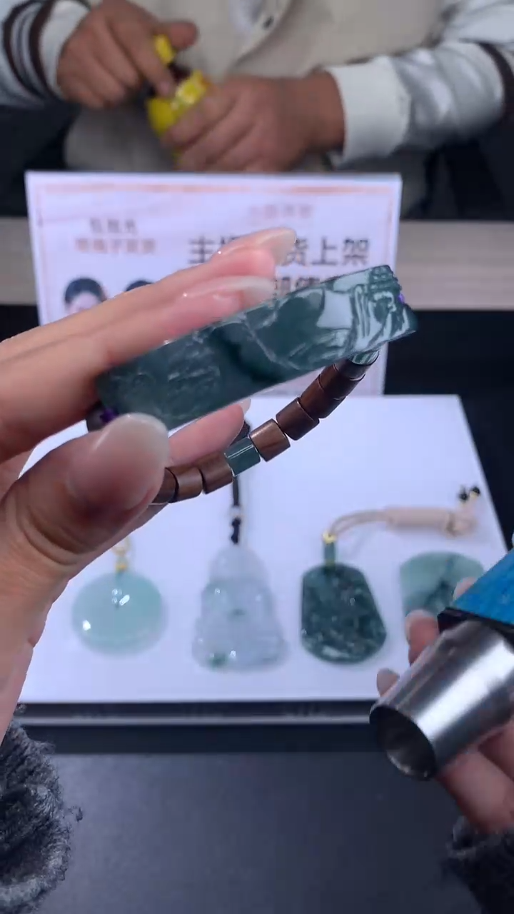 【闪购商品】定制翡翠未镶嵌不退不换随机发CMH1件-A