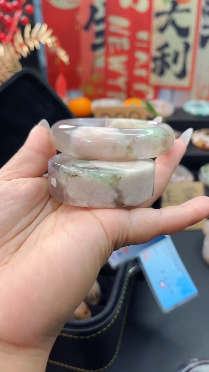 【闪购商品】石英质玉手镯未镶嵌赠送镯心（圈口）58