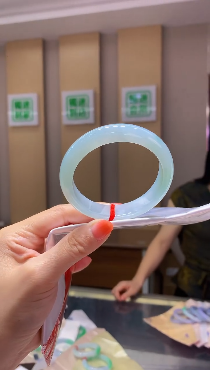 翡翠手镯未镶嵌-Q107 圈口56.8