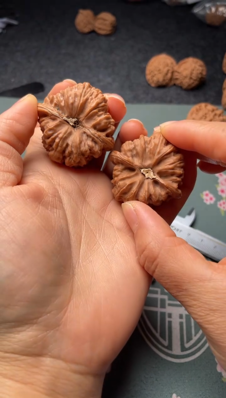 把件文玩核桃w245  凹底40尺