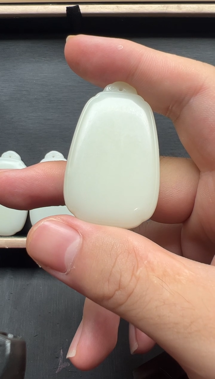 和田玉未镶嵌颈饰玉牌，拍一发一，多样性发货