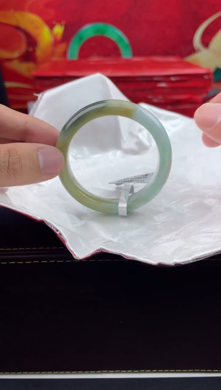 【闪购商品】翡翠手镯未镶嵌11翡翠手镯（微瑕）