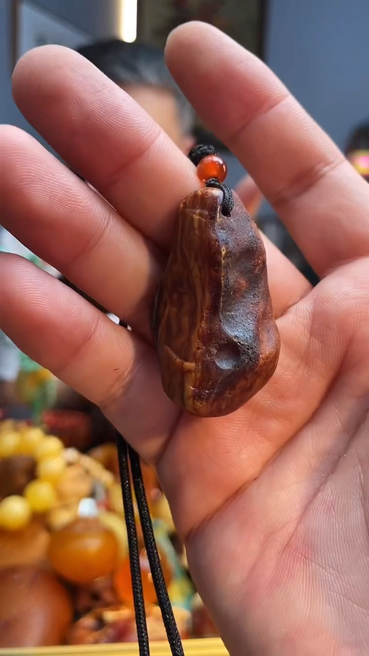 未镶嵌颈饰琥珀吊坠