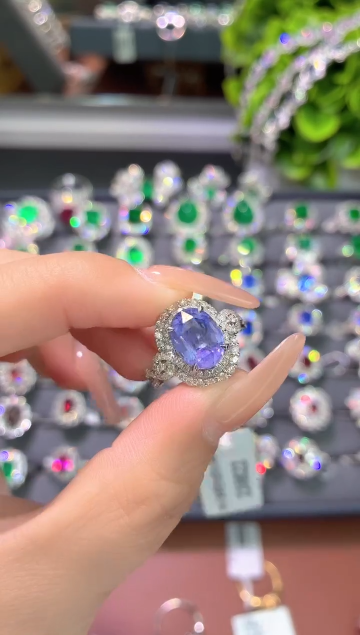 戒指彩色蓝宝石18K金镶嵌-4克拉*无烧紫蓝宝