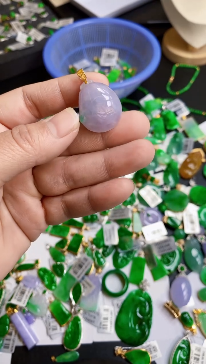 【闪购商品】翡翠颈饰18K金镶嵌瓜