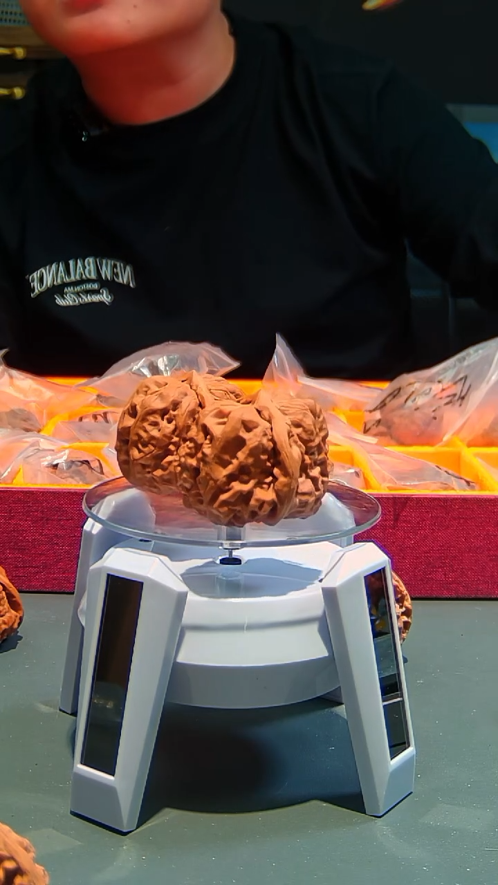 吊坠文玩核桃?***然文玩核桃