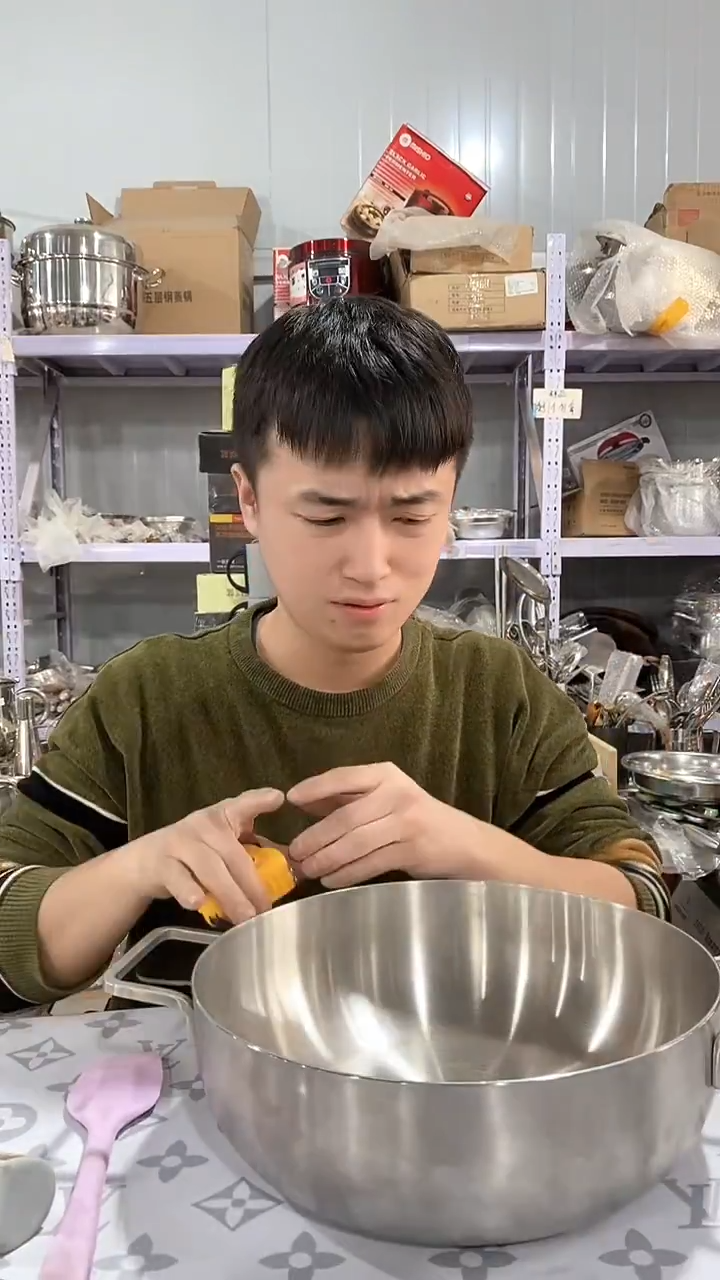 内28直径三层钢加厚双耳汤锅瑕疵