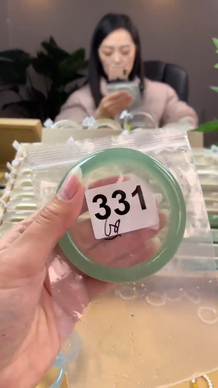 【闪购商品】石英质玉手镯未镶嵌331