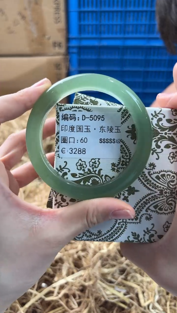 未镶嵌手镯石英质玉D-5095